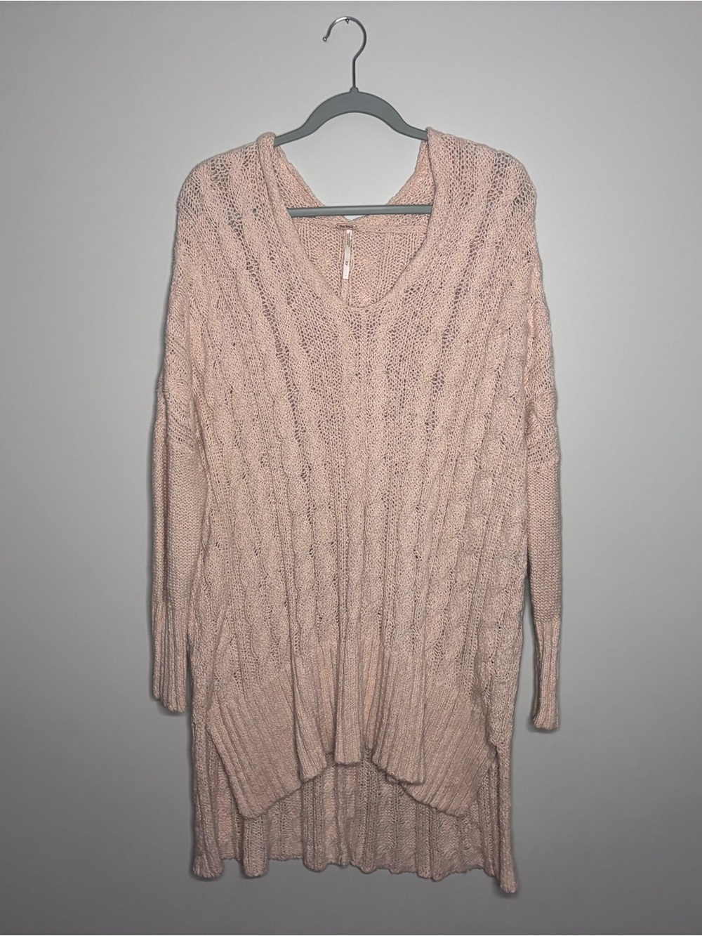 Free People Blush Cable Knit V-Neck Sweater Woman’s Size Medium